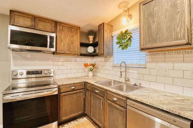 21702 Island Lake Loop E, Humble, TX 77338