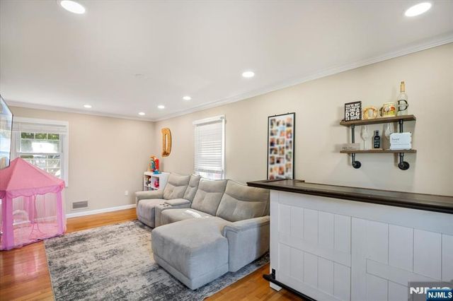 73 Burnside Place, Wanaque, NJ 07420