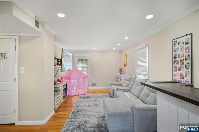 73 Burnside Place, Wanaque, NJ 07420