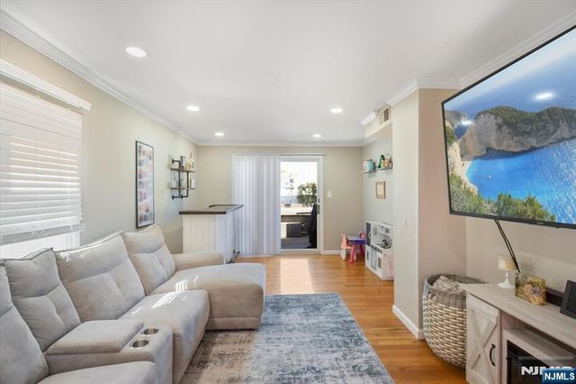 73 Burnside Place, Wanaque, NJ 07420
