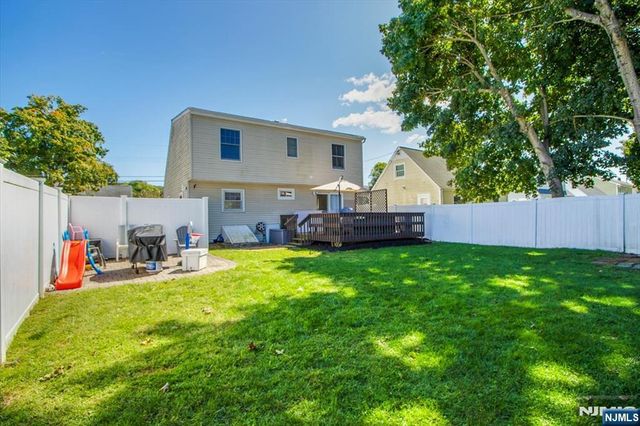 73 Burnside Place, Wanaque, NJ 07420