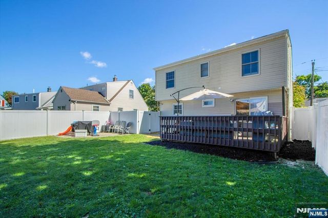 73 Burnside Place, Wanaque, NJ 07420