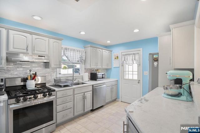 73 Burnside Place, Wanaque, NJ 07420