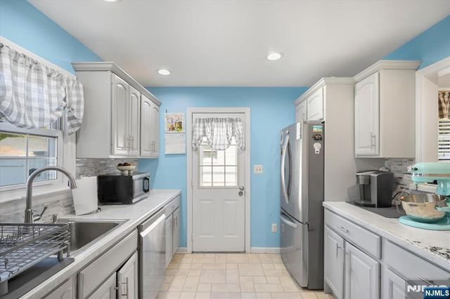 73 Burnside Place, Wanaque, NJ 07420
