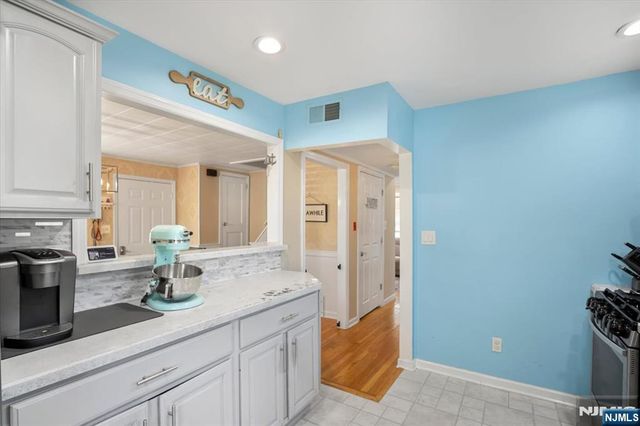73 Burnside Place, Wanaque, NJ 07420