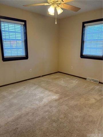 11894 Highway 359, London, AR 72847