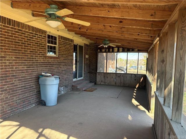 11894 Highway 359, London, AR 72847