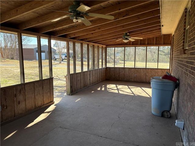 11894 Highway 359, London, AR 72847