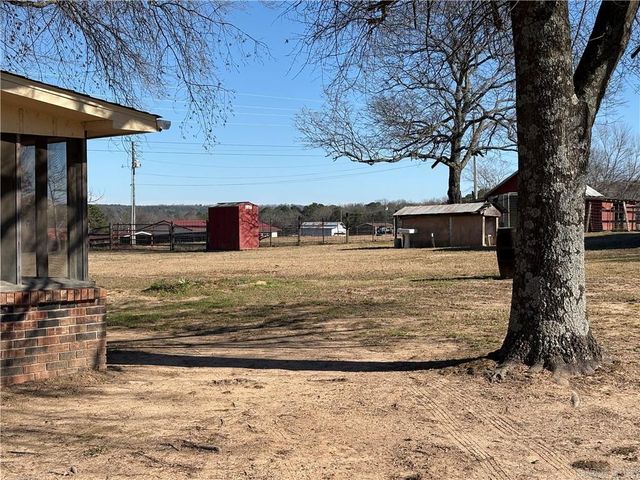 11894 Highway 359, London, AR 72847