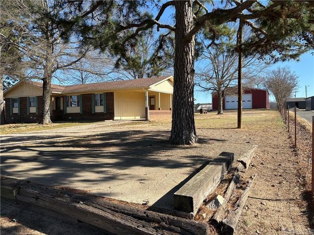 11894 Highway 359, London, AR 72847