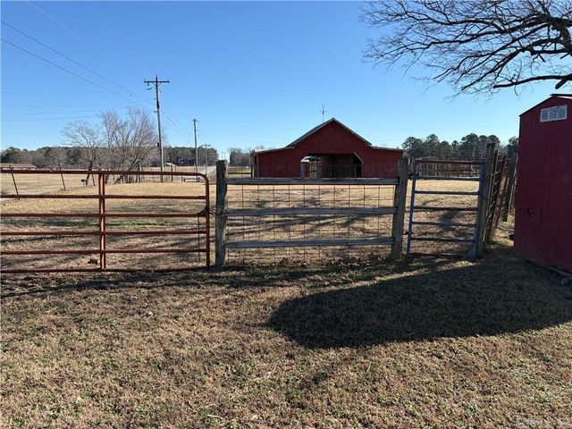 11894 Highway 359, London, AR 72847