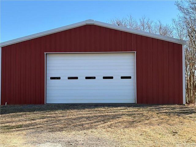 11894 Highway 359, London, AR 72847