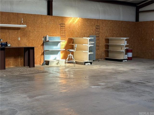 11894 Highway 359, London, AR 72847