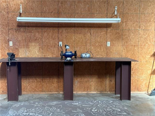 11894 Highway 359, London, AR 72847