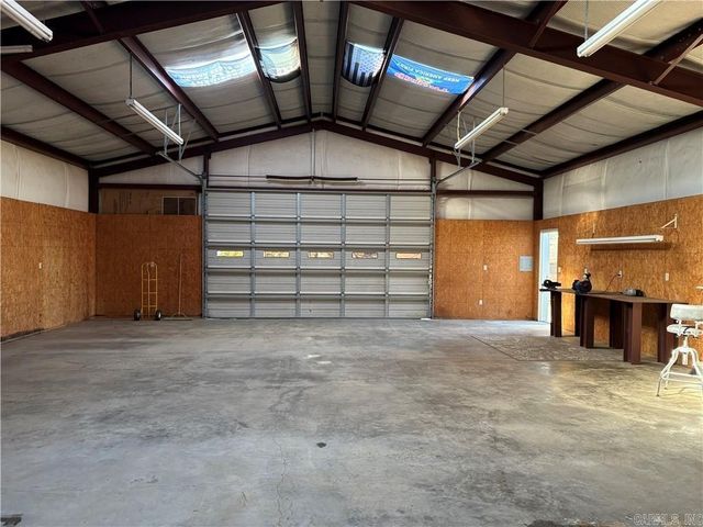 11894 Highway 359, London, AR 72847