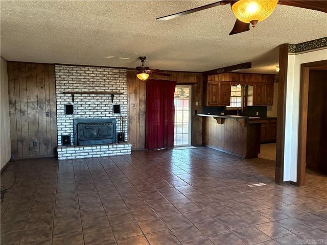 11894 Highway 359, London, AR 72847