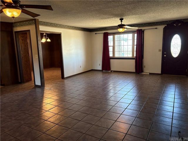 11894 Highway 359, London, AR 72847