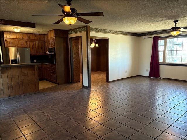 11894 Highway 359, London, AR 72847