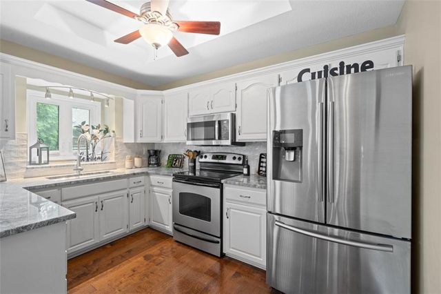 2112 NE Springbrook Street, Blue Springs, MO 64014