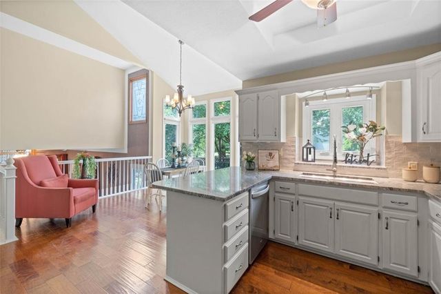 2112 NE Springbrook Street, Blue Springs, MO 64014