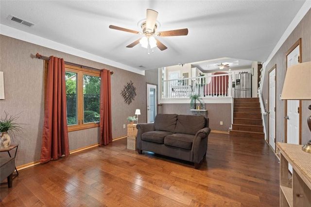 2112 NE Springbrook Street, Blue Springs, MO 64014