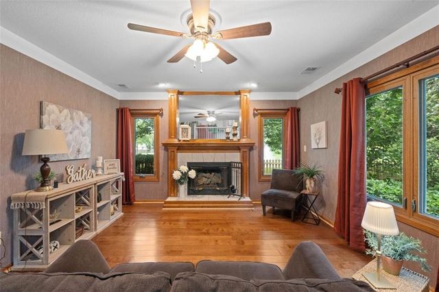 2112 NE Springbrook Street, Blue Springs, MO 64014