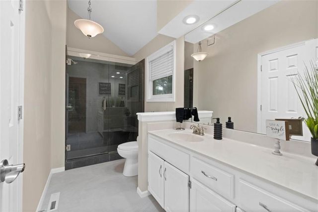 2112 NE Springbrook Street, Blue Springs, MO 64014