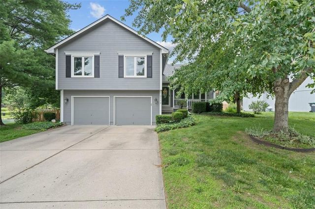 2112 NE Springbrook Street, Blue Springs, MO 64014