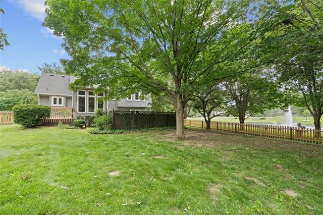 2112 NE Springbrook Street, Blue Springs, MO 64014