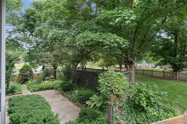 2112 NE Springbrook Street, Blue Springs, MO 64014