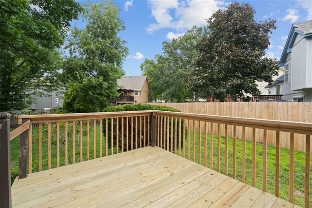 2112 NE Springbrook Street, Blue Springs, MO 64014