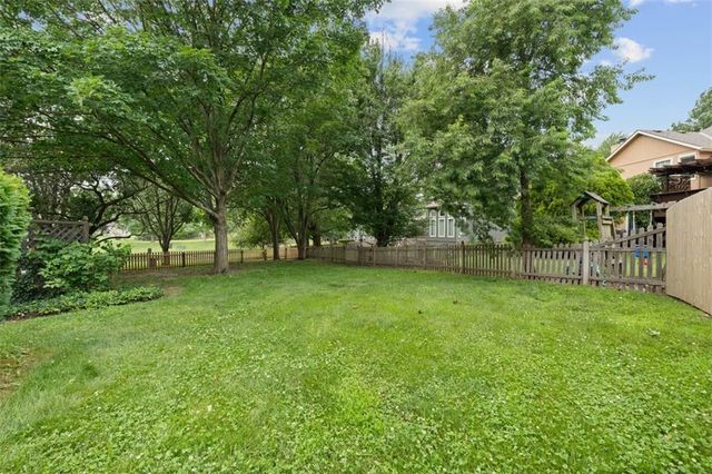 2112 NE Springbrook Street, Blue Springs, MO 64014