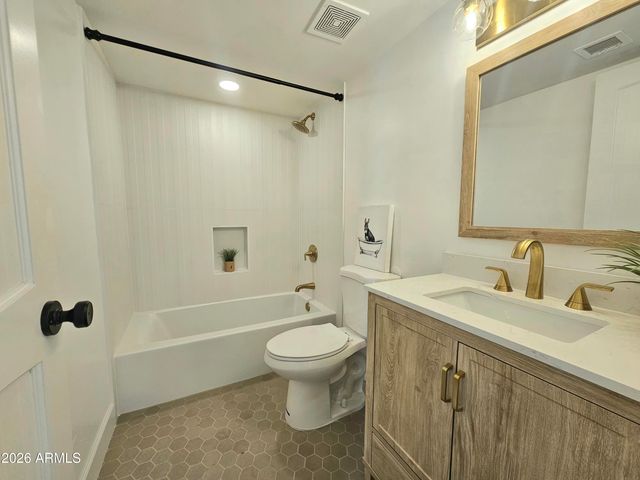 8101 N CENTRAL Avenue 14, Phoenix, AZ 85020