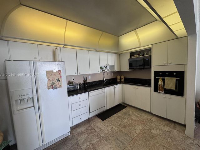 19390 Collins Avenue 1608, Sunny Isles Beach, FL 33160