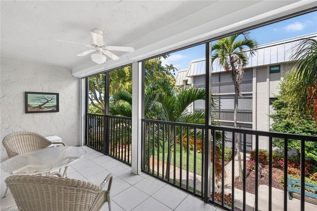 788 Park Shore DR C25, Naples, FL 34103