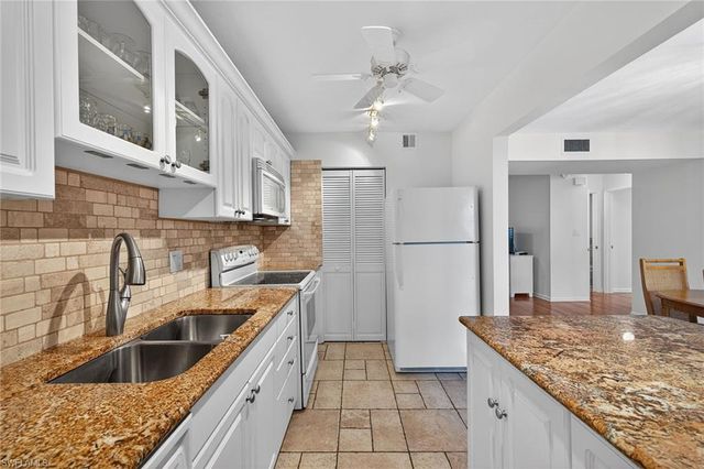 788 Park Shore DR C25, Naples, FL 34103