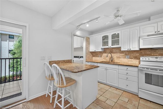 788 Park Shore DR C25, Naples, FL 34103