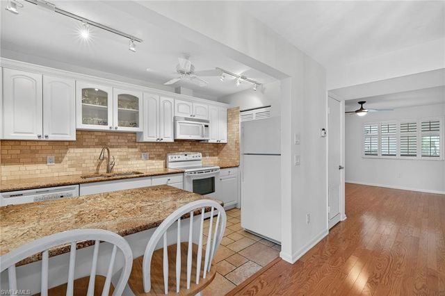 788 Park Shore DR C25, Naples, FL 34103