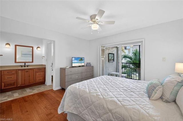 788 Park Shore DR C25, Naples, FL 34103