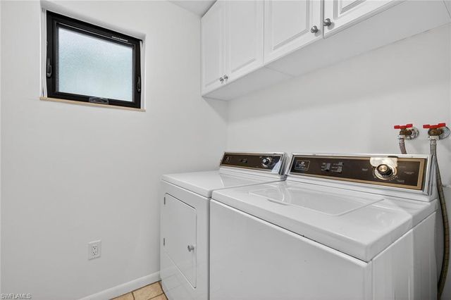 788 Park Shore DR C25, Naples, FL 34103