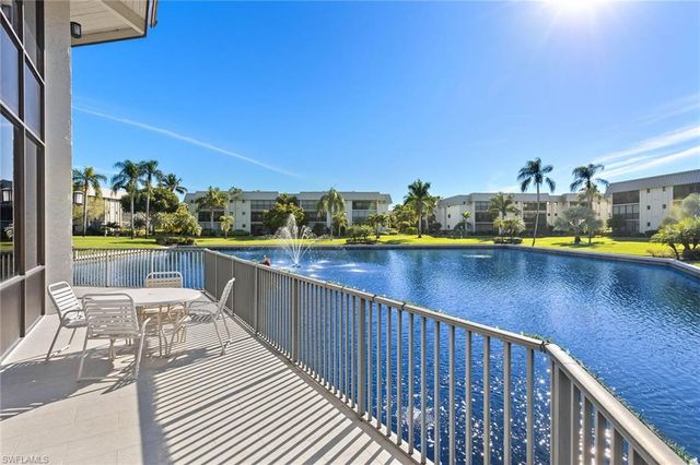 788 Park Shore DR C25, Naples, FL 34103