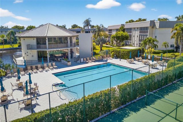 788 Park Shore DR C25, Naples, FL 34103