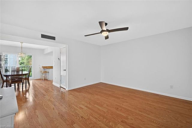 788 Park Shore DR C25, Naples, FL 34103