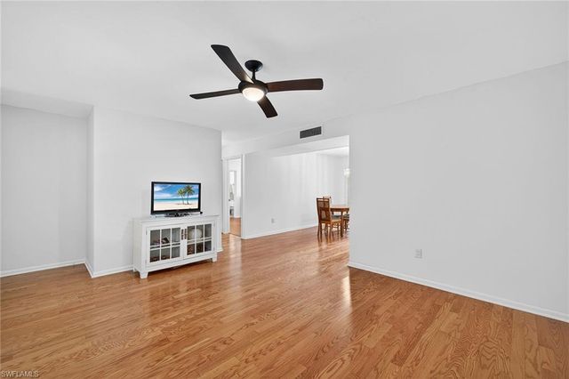 788 Park Shore DR C25, Naples, FL 34103