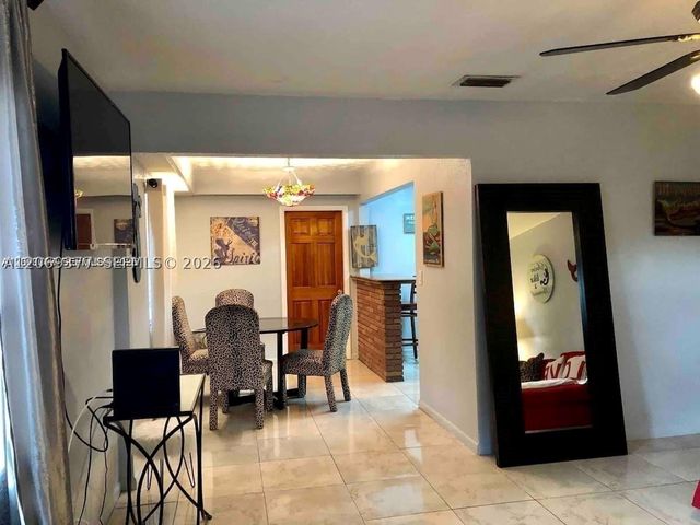 2411 Hayes St, Hollywood, FL 33020