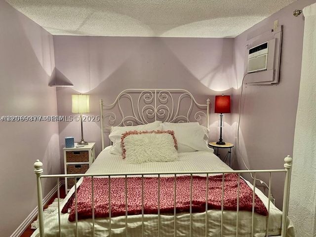 2411 Hayes St, Hollywood, FL 33020