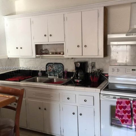 2411 Hayes St, Hollywood, FL 33020