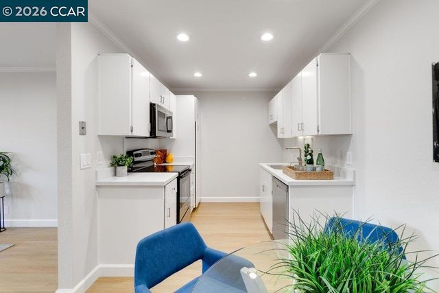 1465 Marchbanks Dr 4, Walnut Creek, CA 94598