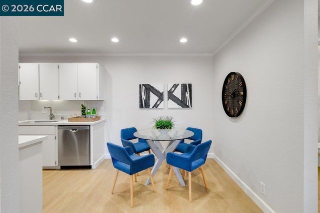 1465 Marchbanks Dr 4, Walnut Creek, CA 94598