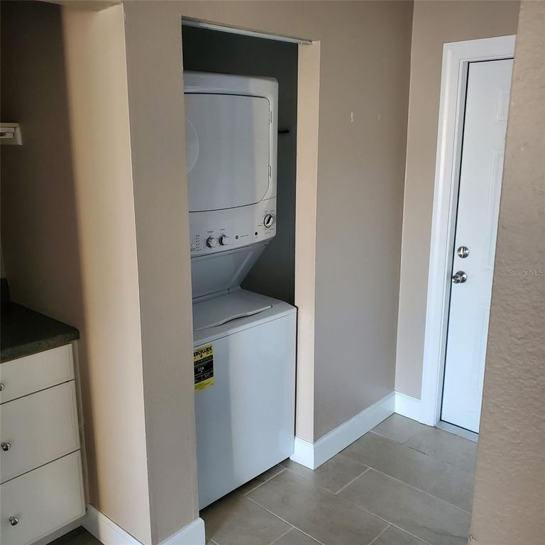 Image 4 of property listing at 2504 WOODGATE BOULEVARD 205, Orlando, FL 32822